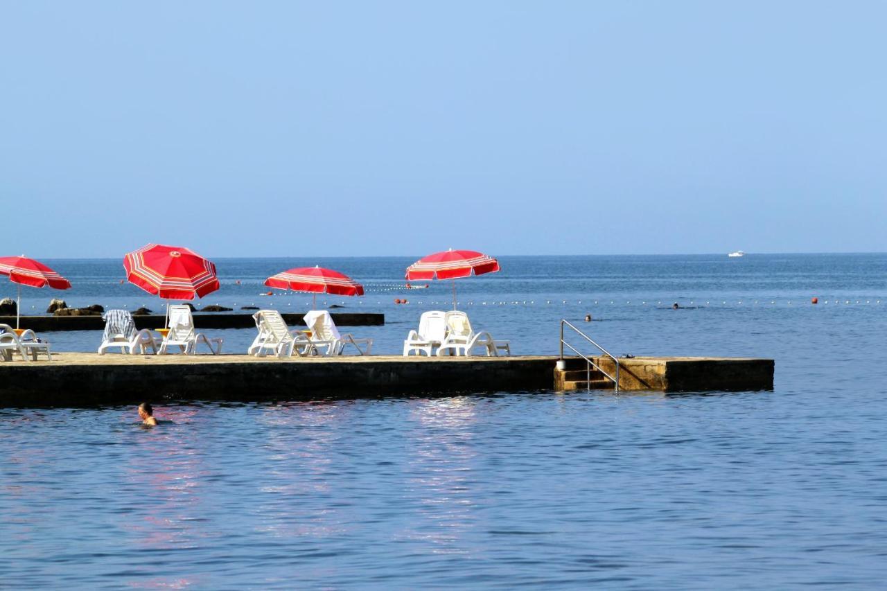 Apartments With A Parking Space Umag - 7110 ภายนอก รูปภาพ