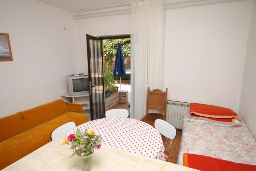 Apartments With A Parking Space Umag - 7110 ภายนอก รูปภาพ